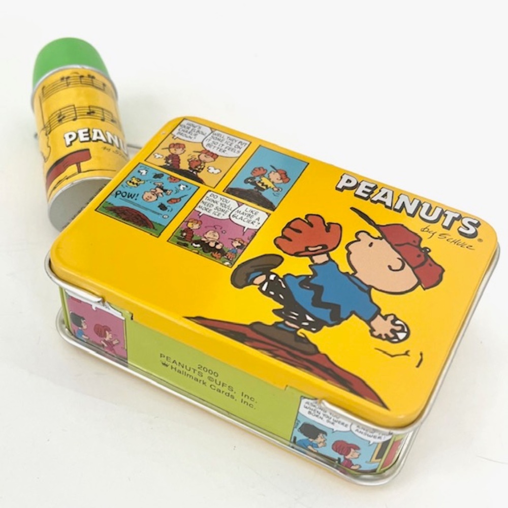 This Peanuts lunch box set of 2 Hallmark Keepsake Christmas - Picture 3 of 5